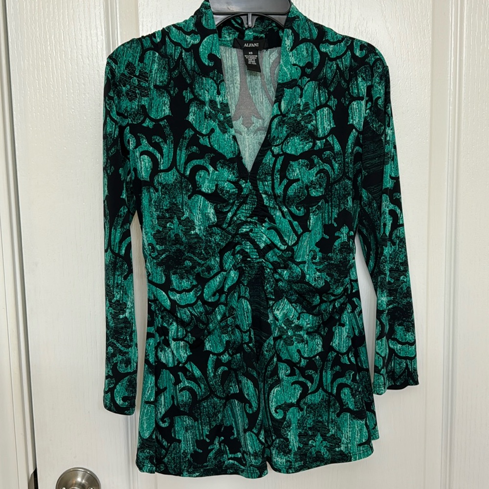Vibrant Green Long Sleeved Knit Top